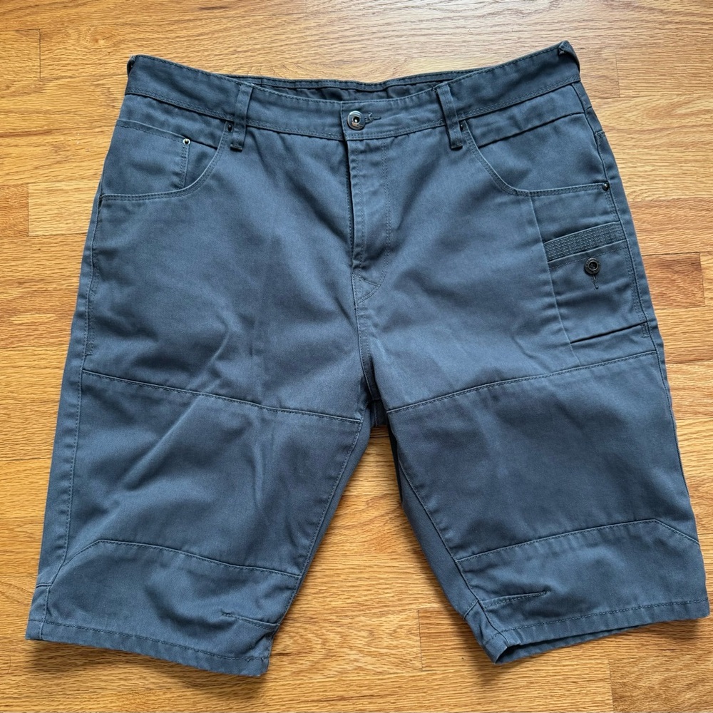 Men's Gray Cargo Shorts - 36